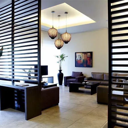 فندق Mouikis 3*
